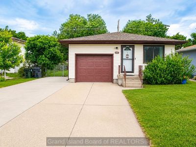 222 N Custer Ave