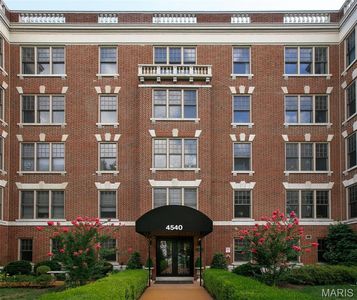 4540 Lindell Blvd APT 502