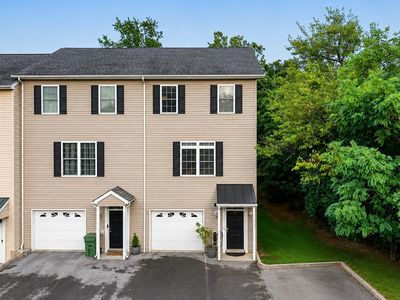 2323 Kendall Ln