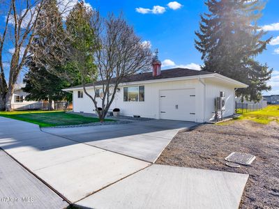 1810 W Honeysuckle Ave