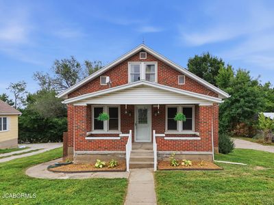 1109 E Main St