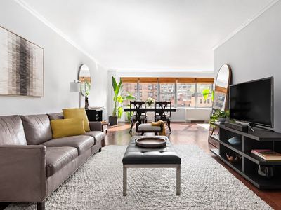 360 E 72nd St APT B907
