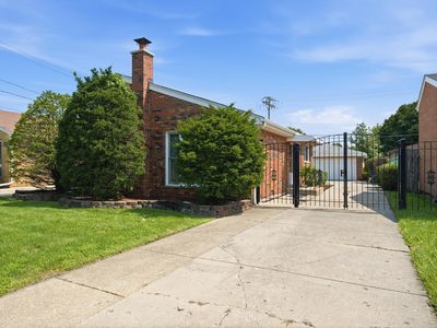 Property at 10519 S Pulaski Rd, Chicago, IL
