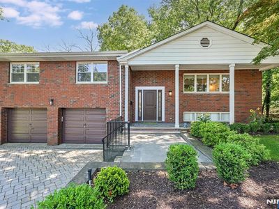 39 Hickory St