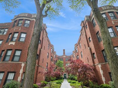 1427 W Elmdale Ave APT 2A