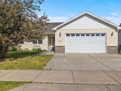 1227 Mirror Lake Ln