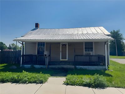 900 N Maple St