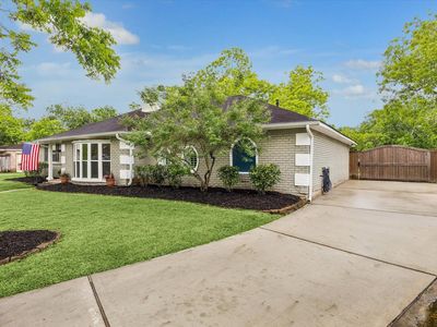 12 Earlham Dr
