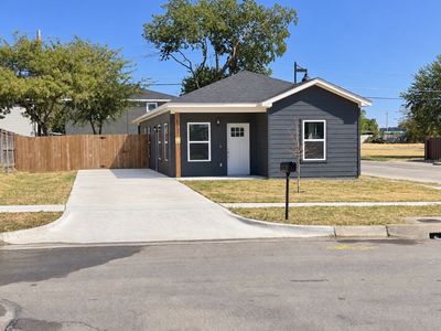 1137 Stella St