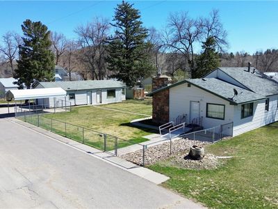310 W Carbon Ave