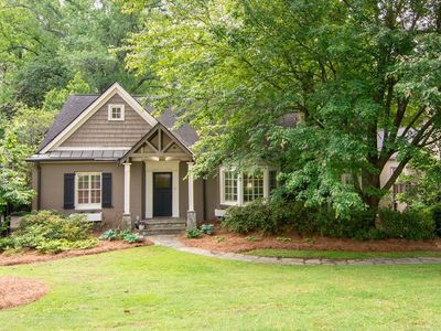 3115 Peachtree Dr NE