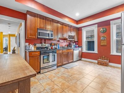 71 Romsey St APT 2