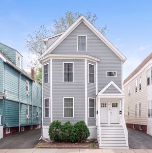 84 Flint St #1