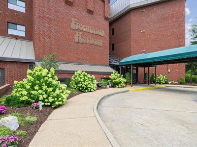255 College Cross APT 65