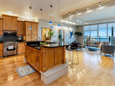 1313 N Franklin PLACE #905