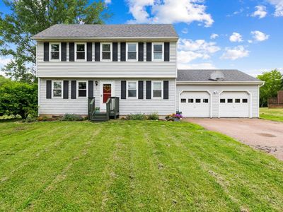 8 Hunting Ridge Lane