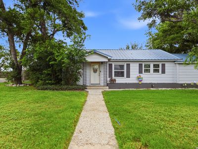 Property at 2401 Avenue J, Hondo, TX