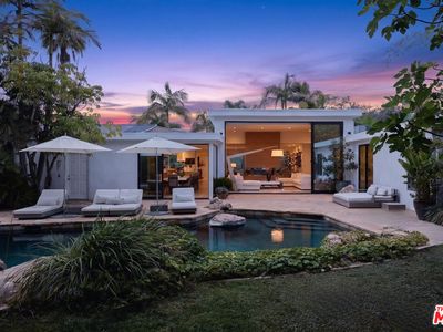 8382 Mulholland Dr