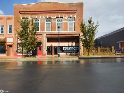 325 E Main St