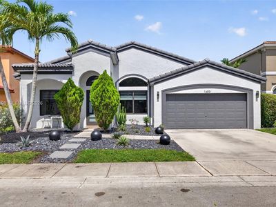 Property at 1603 E Harmony Lake Cir, Davie, FL
