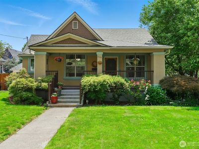 634 University Street