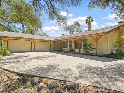 6015 Rustic Hills Dr