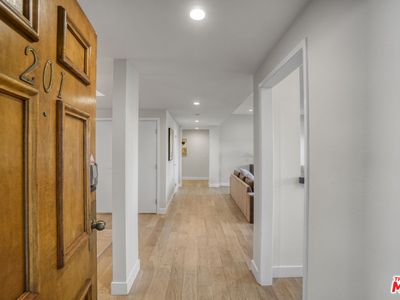 166 S Hayworth Ave APT 201