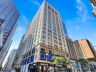 8 W Monroe St APT 2001