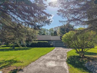 13686 Hedeen Dr