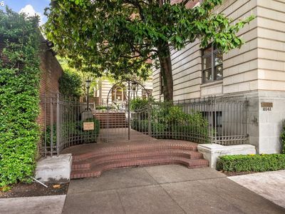 2141 NW Davis St APT 104
