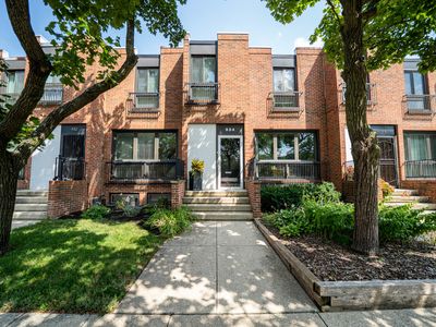 934 E 55th St