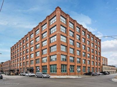 312 N May St APT 2E