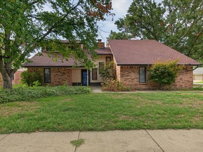 6883 Lee Dr