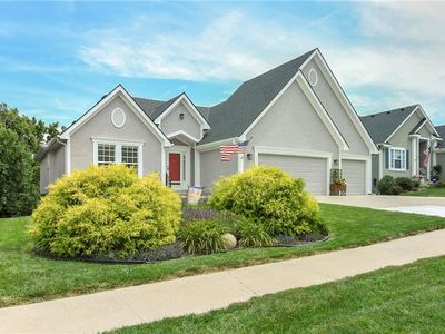 537 NE Topaz Dr