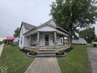 102 W Main St