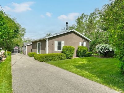 2492 Lakeville Rd