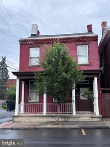 24 S 10th St