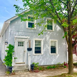 2325 W 40th St
