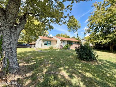 4933 Azalea Dr