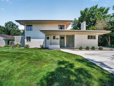 1915 E Jefferson Blvd