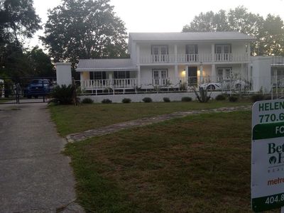 1210 King Edward Dr
