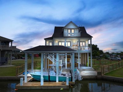 1060 Waterways Dr