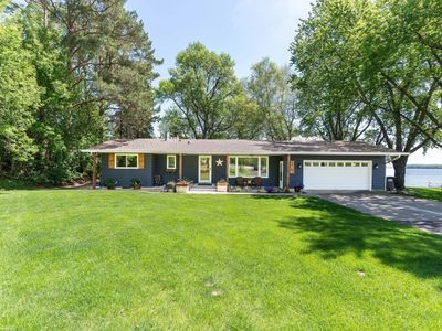 736 Shorewood Dr
