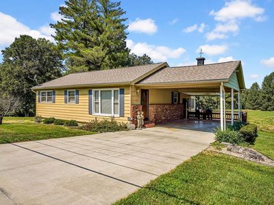 3665 E Bethel Ln