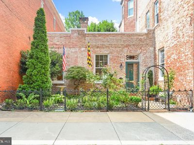 102 E 2nd St