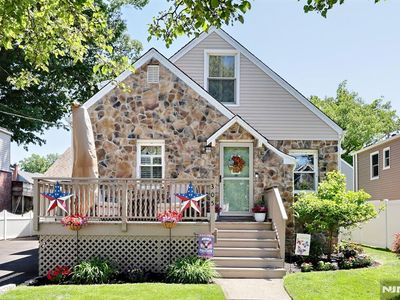 305 Depew St