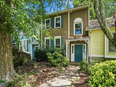 Property at 688 Stratford Grn, Avondale Estates, GA