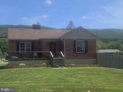 221 Fincastle Ln