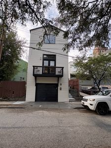 646 W 11th St