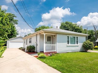 102 E Eden St